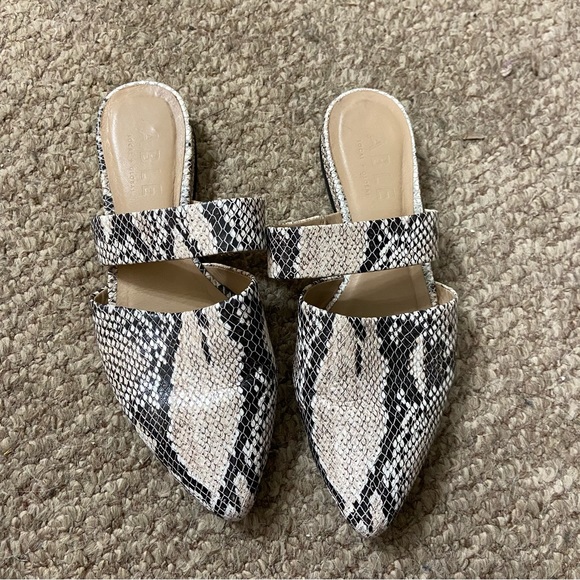 ABLE Handmade Leather Joselyne Snakeskin Pointy Toe Slide Flats - Picture 3 of 8
